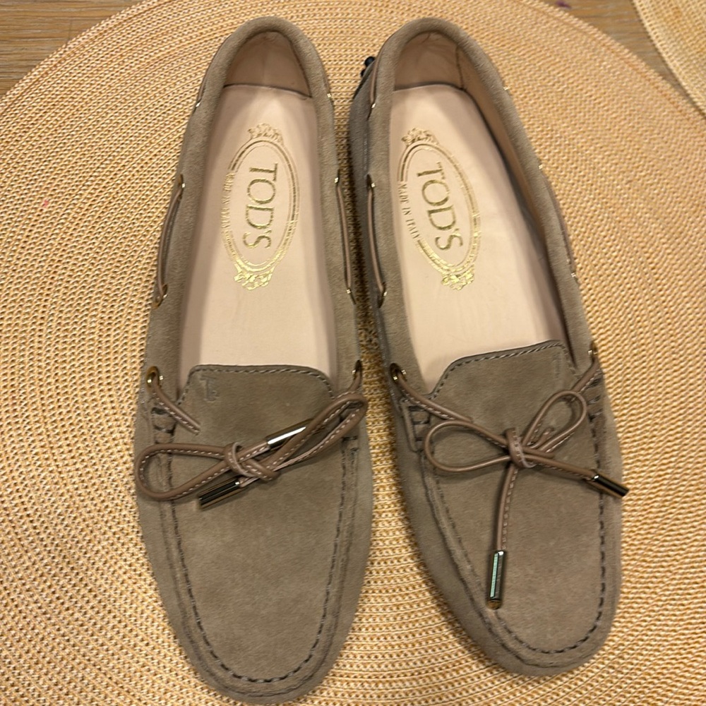 TOD'S Womens tan slip-on suede driving Loafers size 36 new without tag